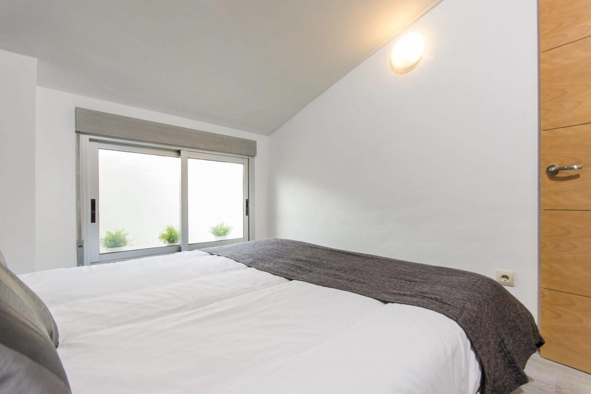 Bet Apartments - Tramontana Apartments Валенсия Экстерьер фото