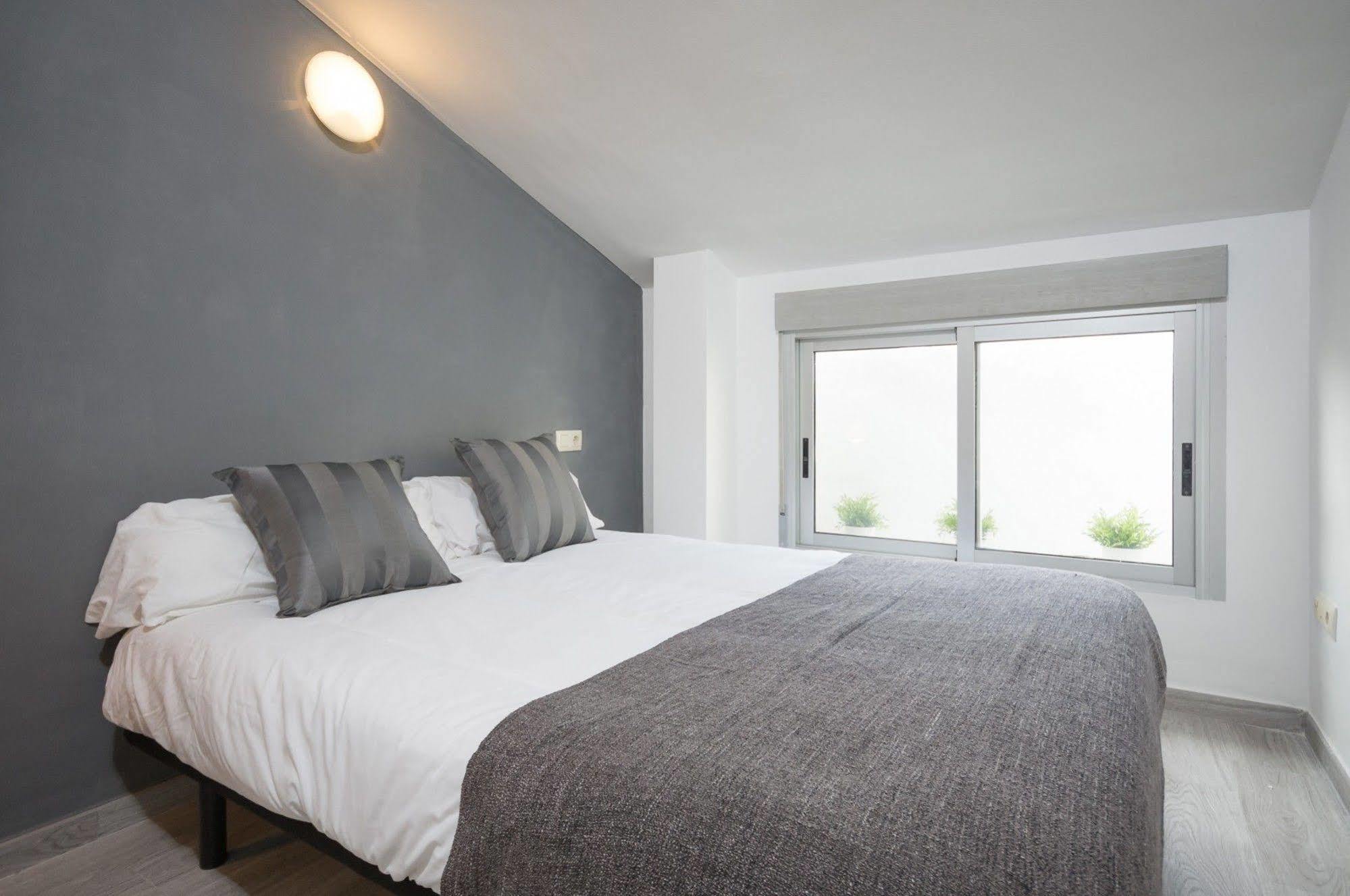 Bet Apartments - Tramontana Apartments Валенсия Экстерьер фото